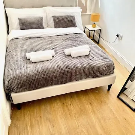 Flat 3 Gr 1 Bedroom Apartment 3 Mins Walk Mile End Station London Exterior photo