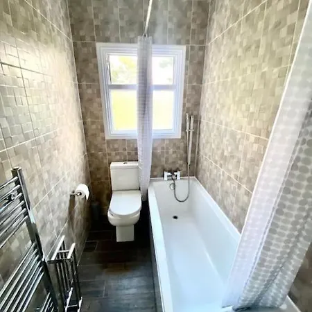 Flat 3 Gr 1 Bedroom Apartment 3 Mins Walk Mile End Station London Exterior photo