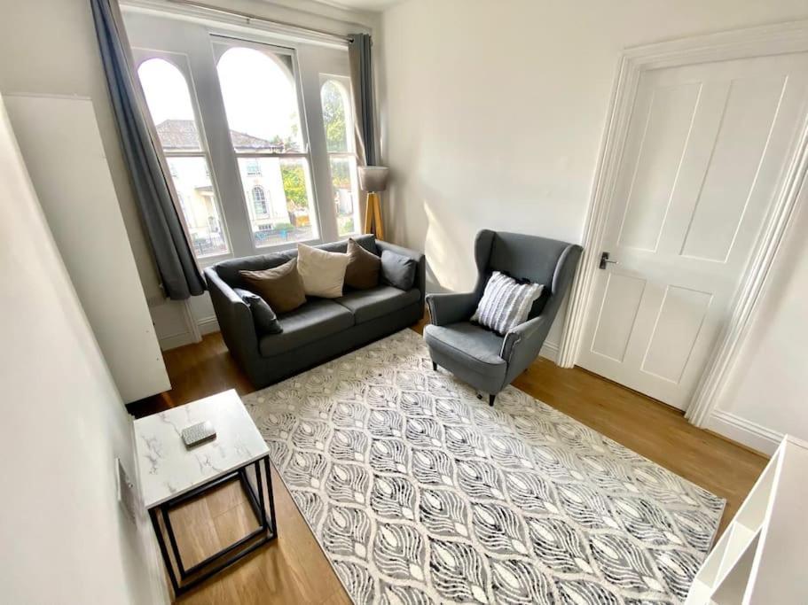 Flat 3 Gr 1 Bedroom 3 Mins Walk Mile End Station Londra