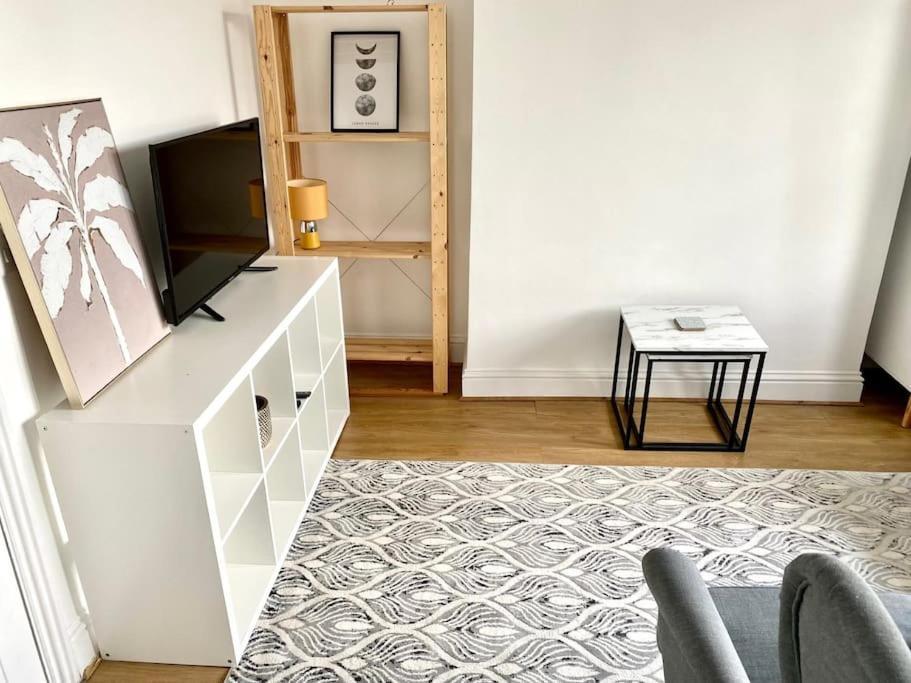 Appartamento Flat 3 Gr 1 Bedroom 3 Mins Walk Mile End Station Londra