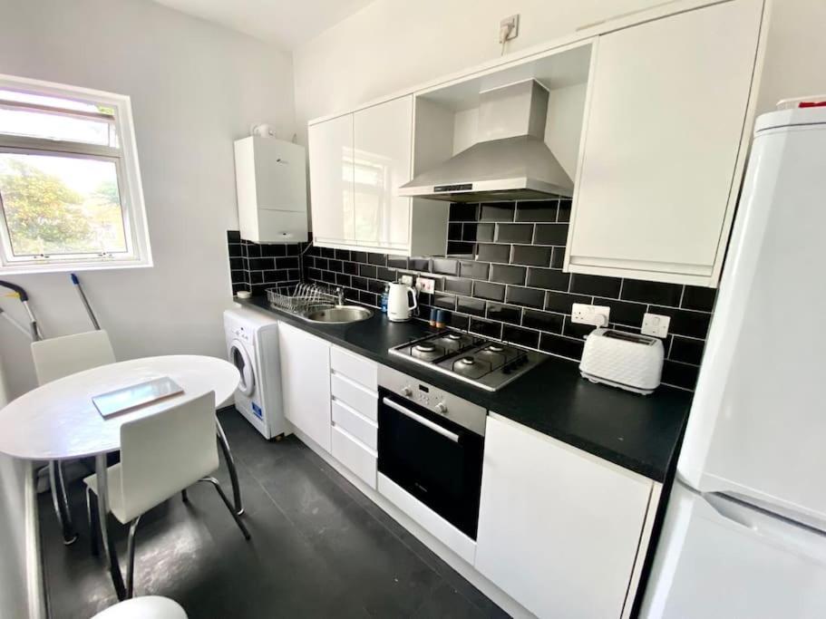 Appartamento Flat 3 Gr 1 Bedroom 3 Mins Walk Mile End Station *