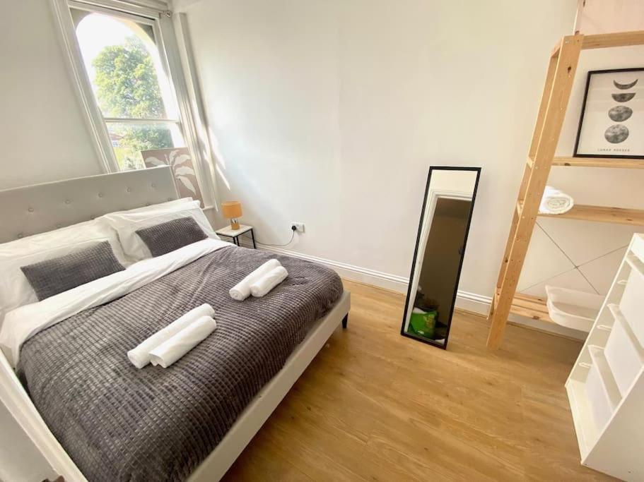 Appartamento Flat 3 Gr 1 Bedroom 3 Mins Walk Mile End Station *
