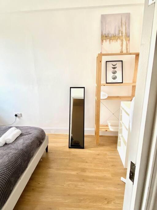 Flat 3 Gr 1 Bedroom 3 Mins Walk Mile End Station Londra