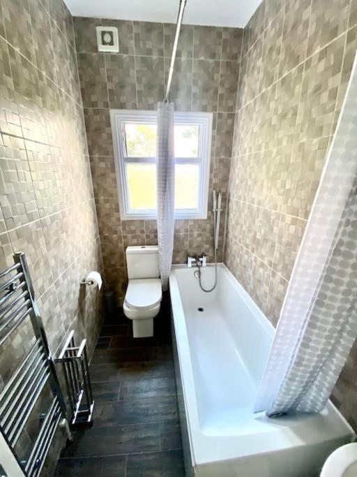 Апартаменты Flat 3 Gr 1 Bedroom 3 Mins Walk Mile End Station *